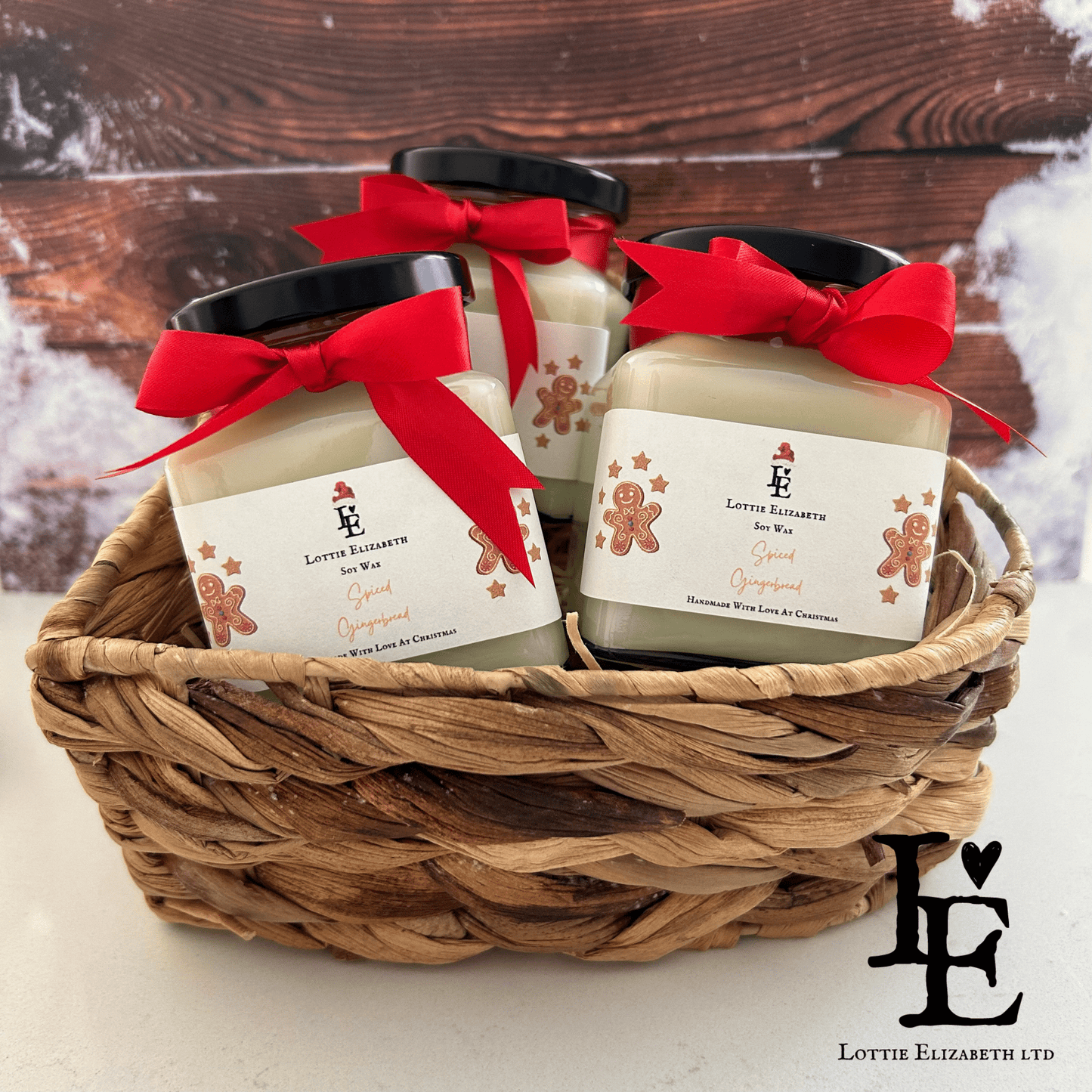 Top Notes: Anise Middle Notes: Homemade Gingerbread & Cinnamon Base Notes: Maple Syrup, Caramel, Cookie & Vanilla